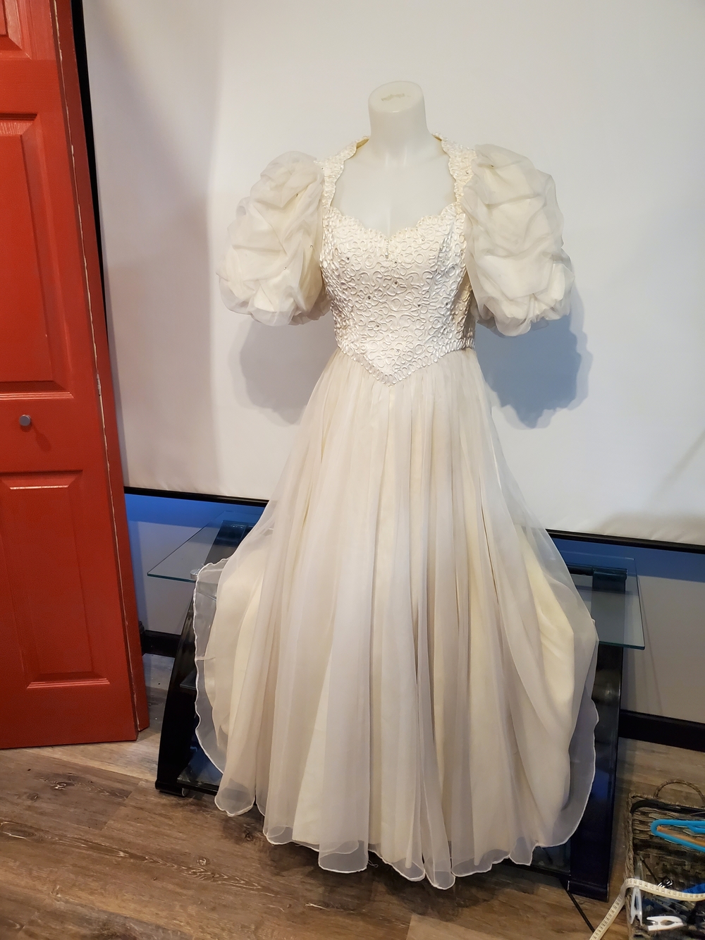 White Puff Sleeve Lace Bodice Vintage-Style Gown